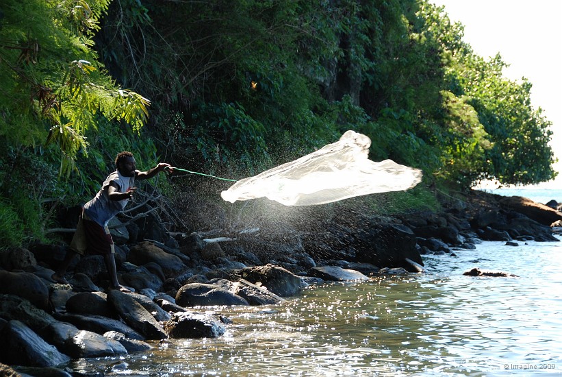 163- Le pecheur a repere un banc de poissons.JPG